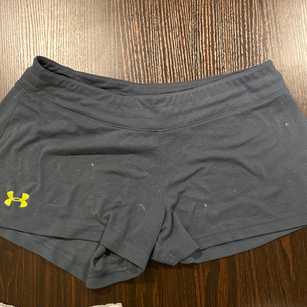 Under armour shorts size m. Great condition.